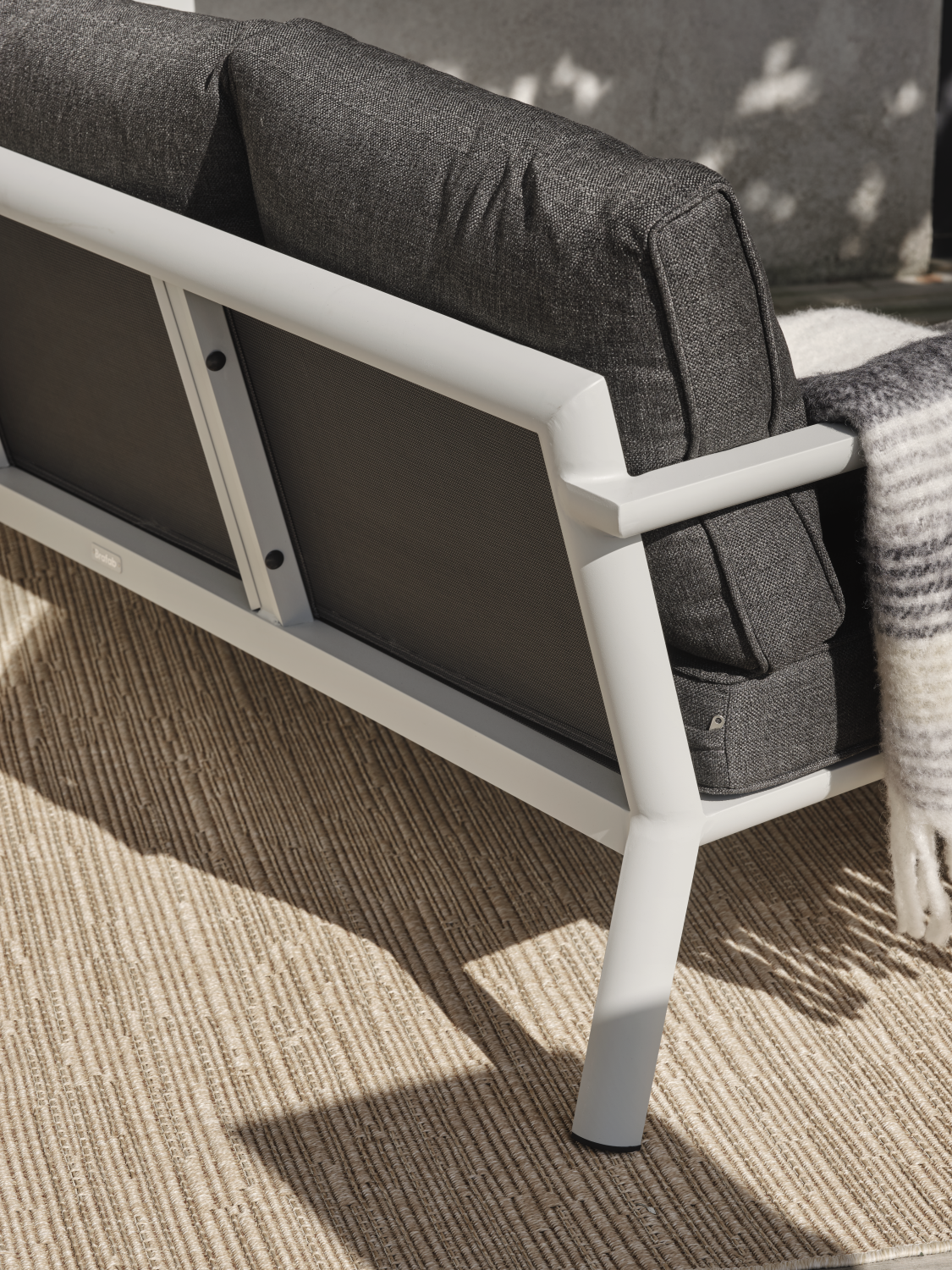 Delia divan sofa Light Grey/Nearly Black | Brafab
